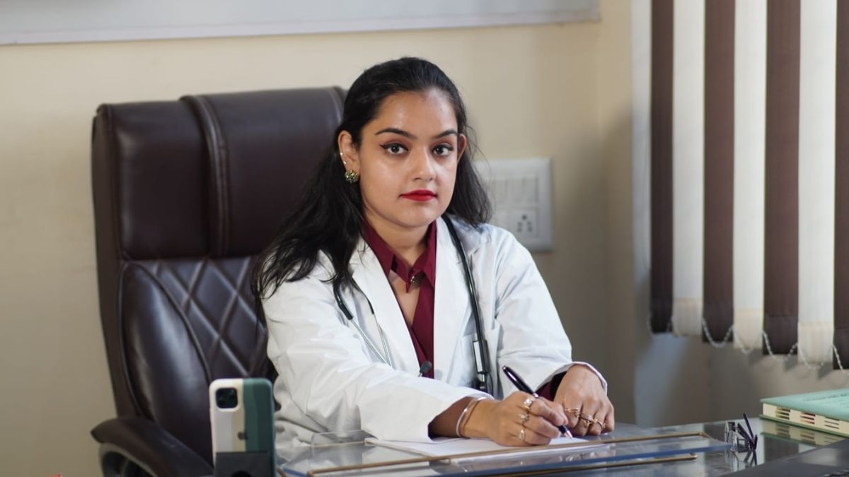 Dr. Harshmeet Arora was awarded the Best Asian Doctor Icon Award 2024