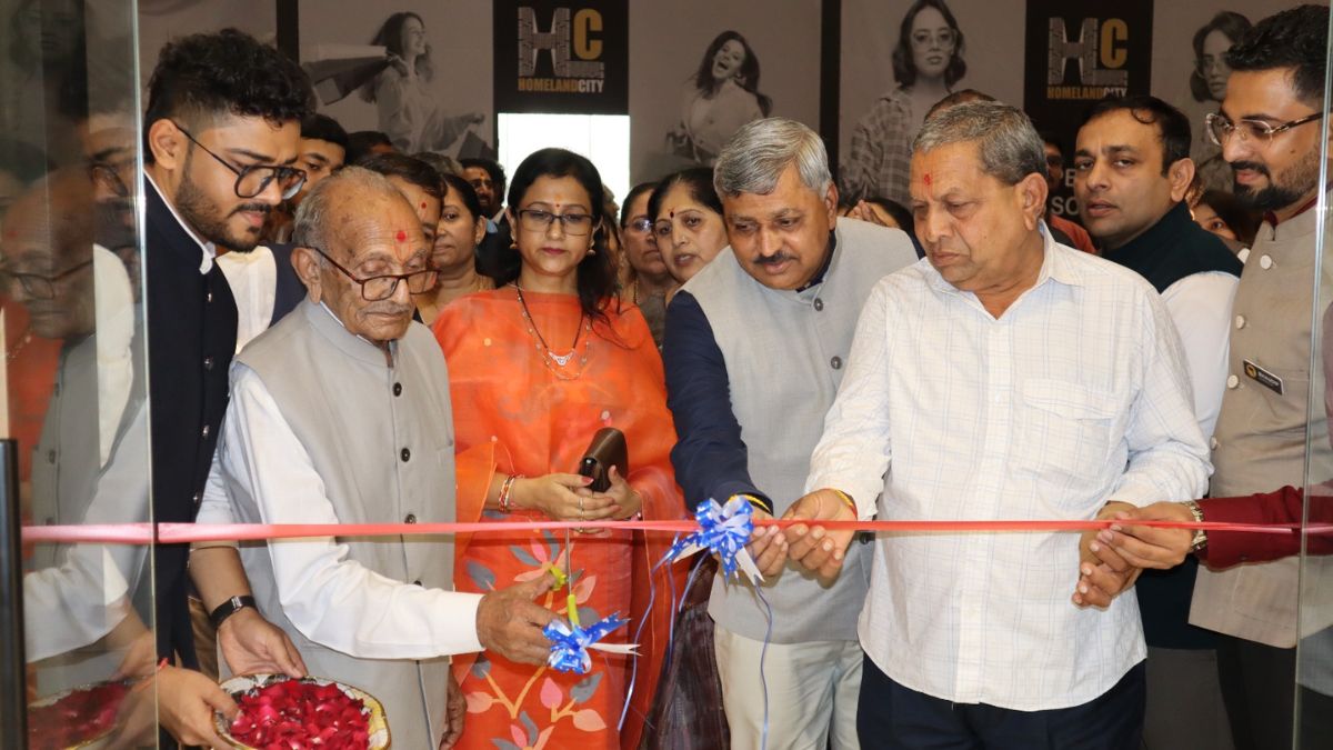 Surat Leads Innovation: India’s First AI-Powered Robotic Cleaning Showroom Opens