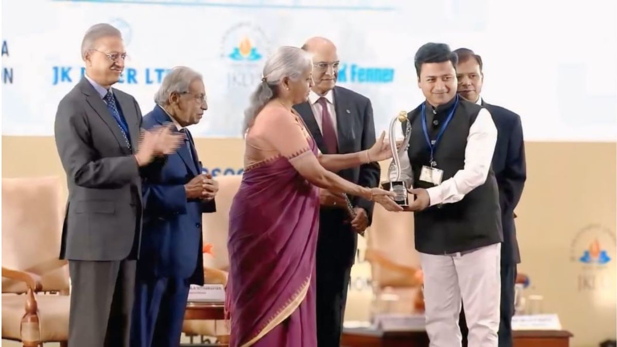 Padma Shri Kailash Chandra Agarwal Gets Lakshmipat Singhania–IIM Lucknow Leadership Award from FM Sitharaman